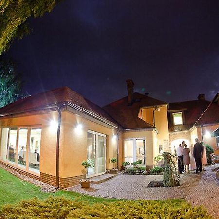 Pensjonat Nad Jeziorem Hotell Myślibórz Exteriör bild