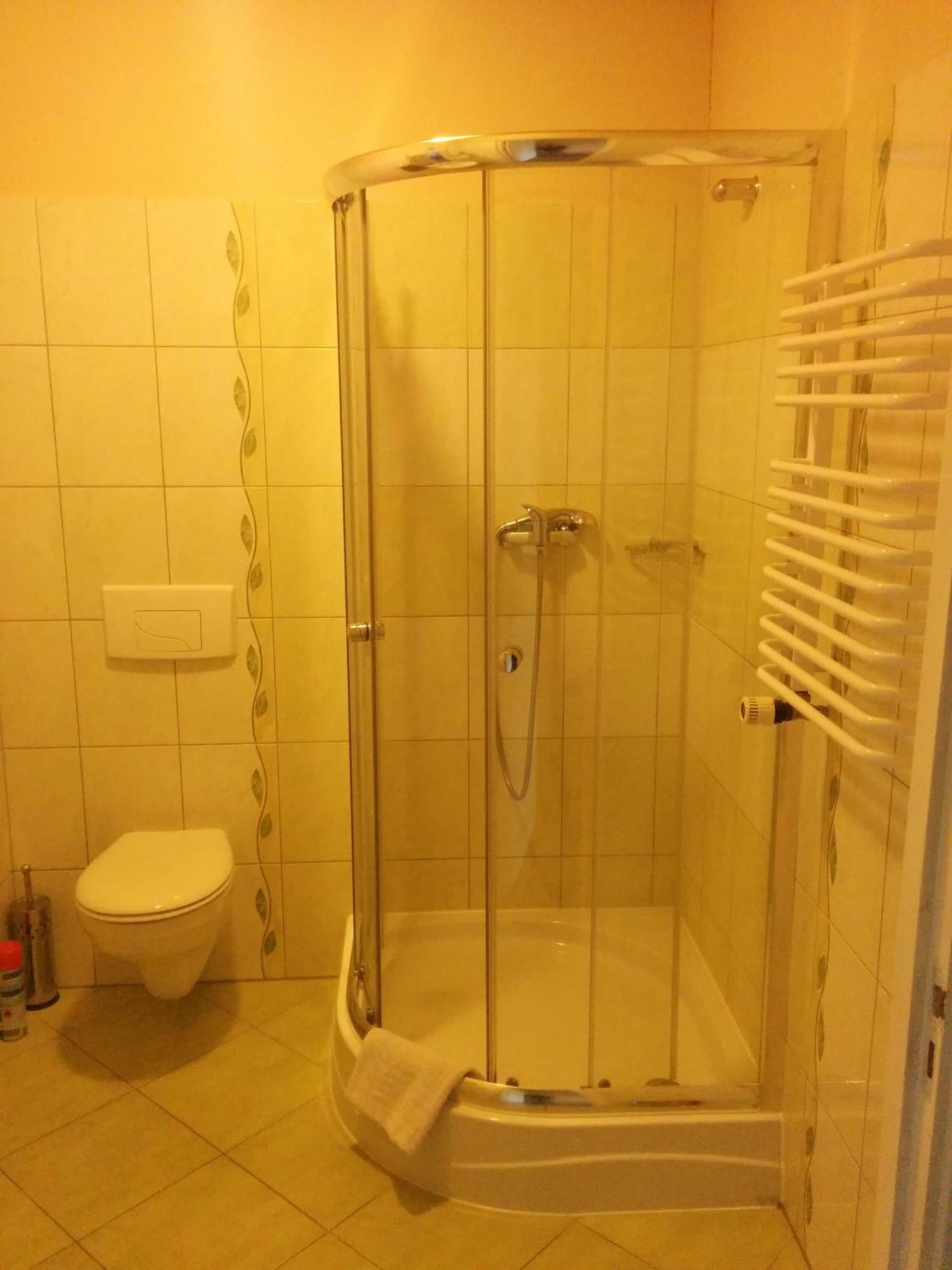 Pensjonat Nad Jeziorem Hotell Myślibórz Rum bild