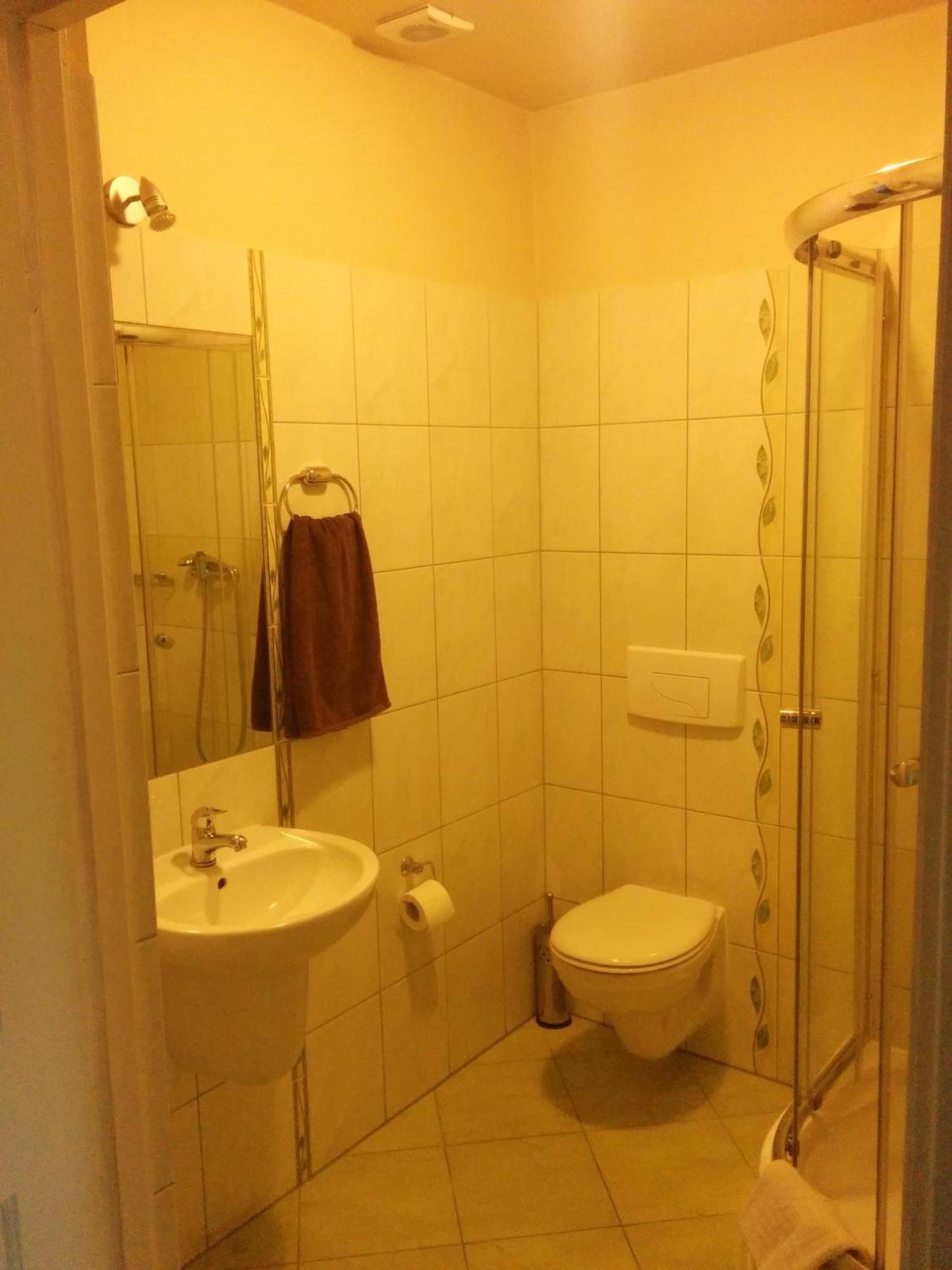 Pensjonat Nad Jeziorem Hotell Myślibórz Rum bild