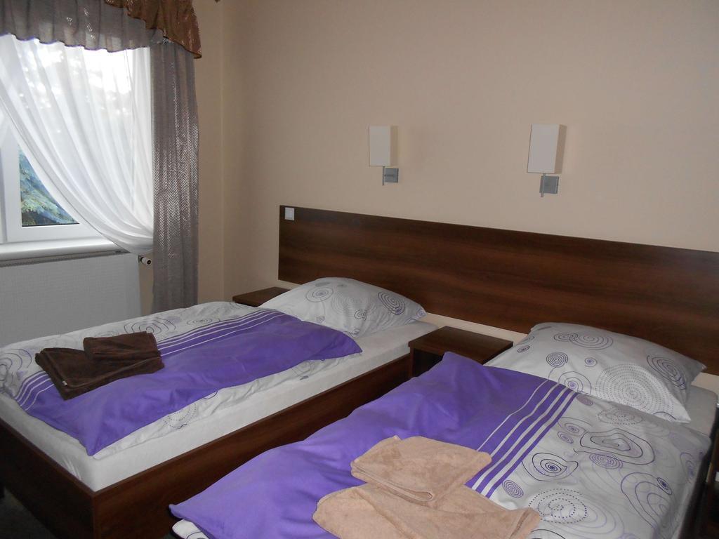 Pensjonat Nad Jeziorem Hotell Myślibórz Rum bild