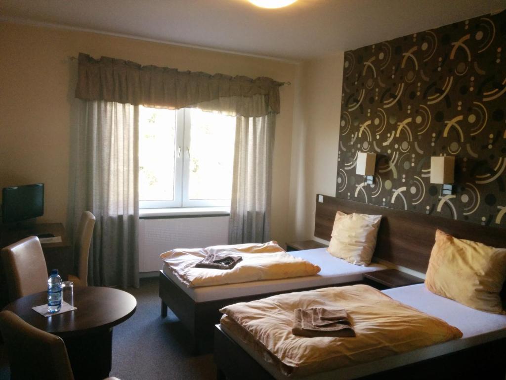 Pensjonat Nad Jeziorem Hotell Myślibórz Rum bild
